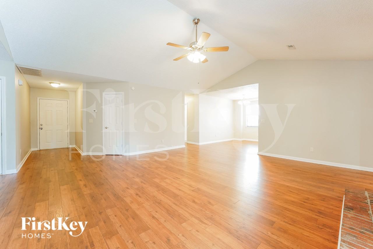 328 Indigo Rd - Photo 5 of 18