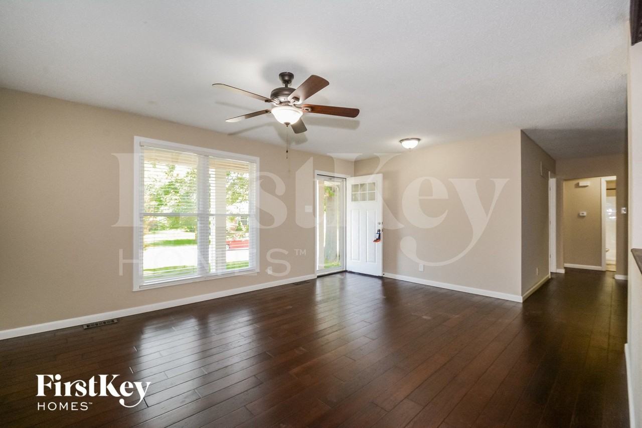 3 Oak Point Ct - Photo 3 of 15