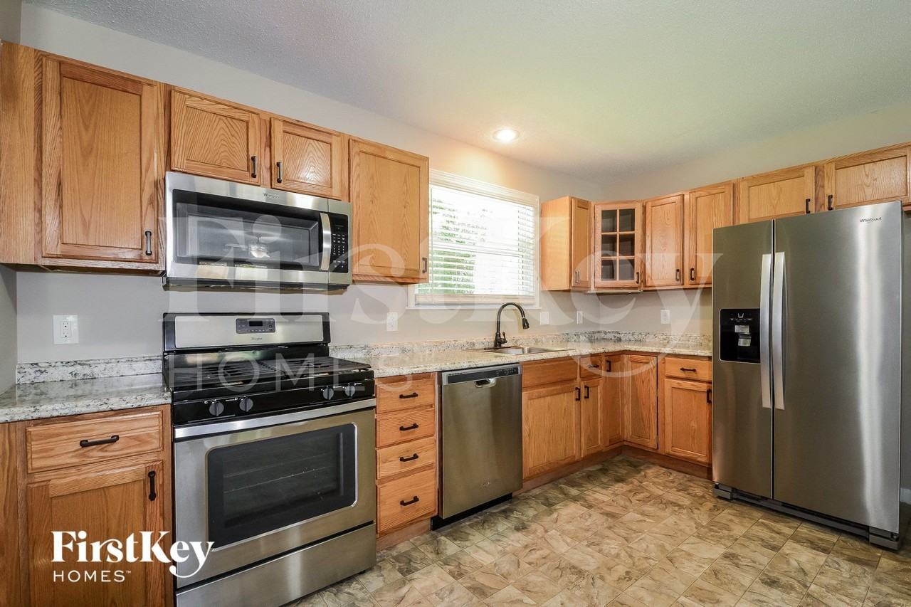 3 Oak Point Ct - Photo 4 of 15