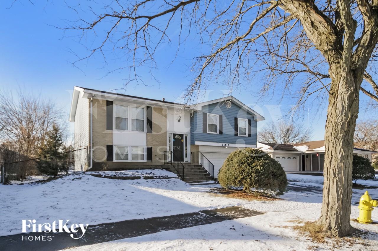 21616 Richmond Rd - Photo 2 of 19