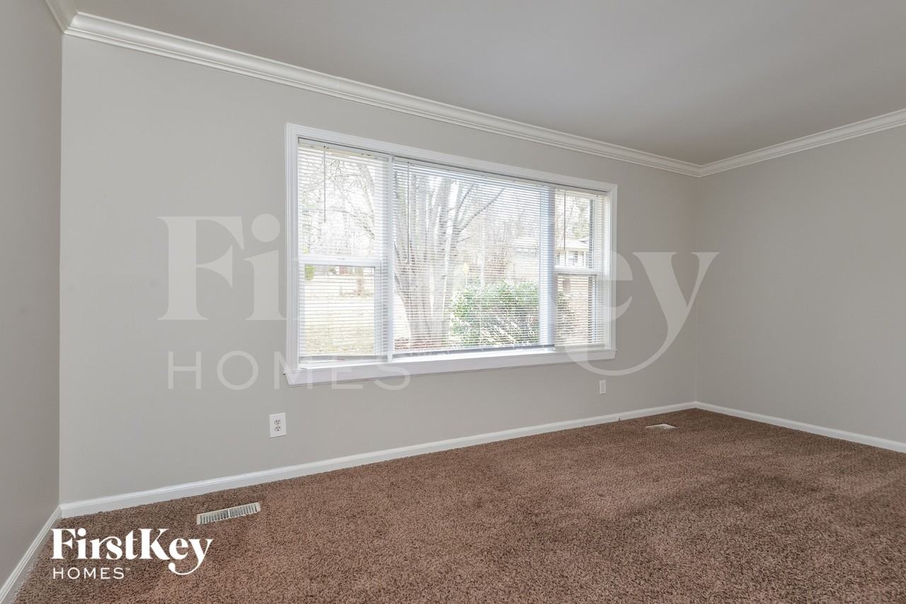 212 Sam Pate Dr - Photo 3 of 18