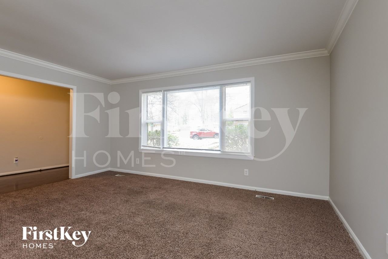 212 Sam Pate Dr - Photo 5 of 18