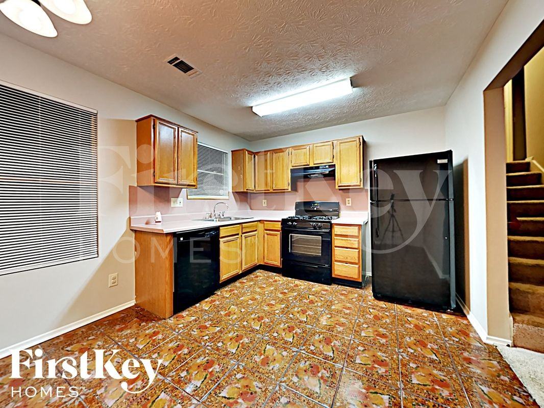 1998 Glenwood Downs Dr - Photo 4 of 15