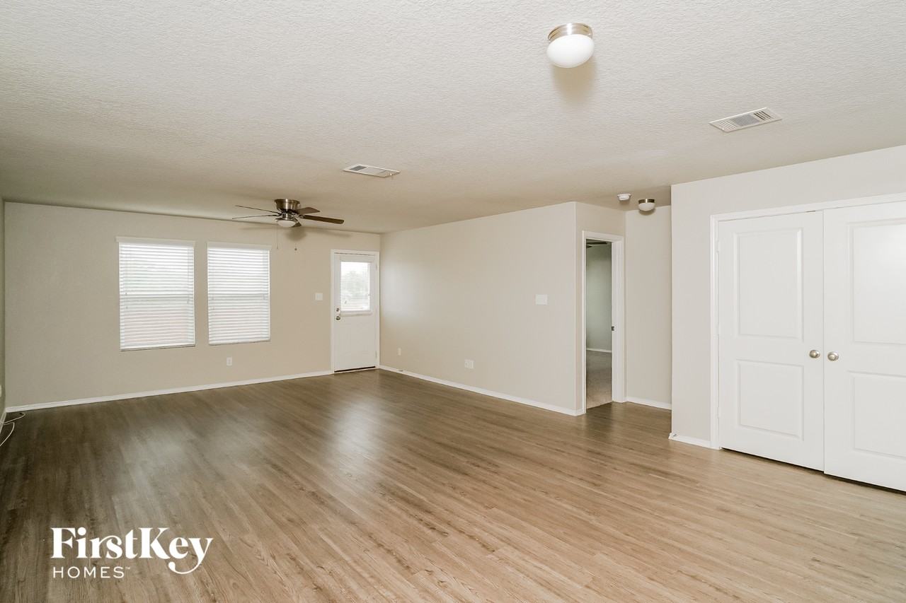 1936 Heather Glen Dr - Photo 4 of 15