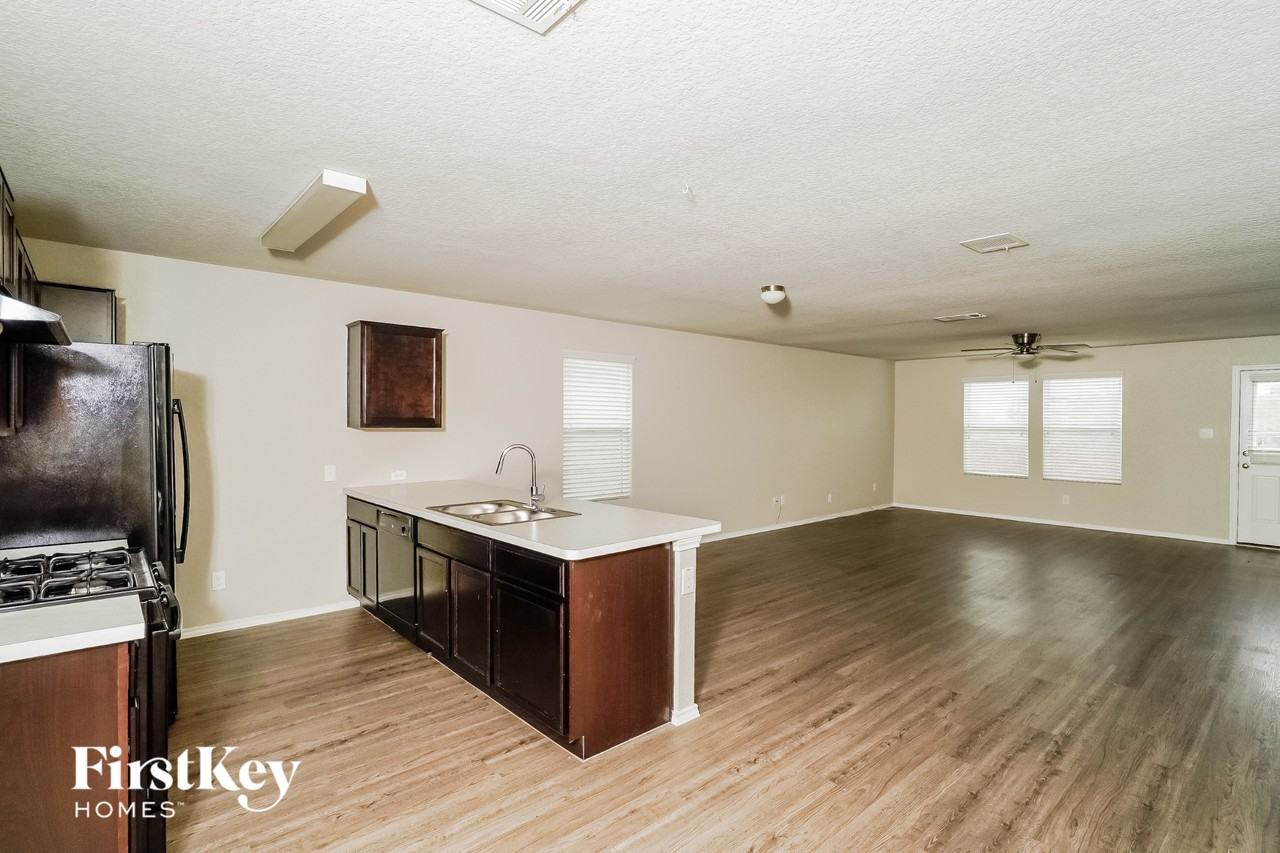 1936 Heather Glen Dr - Photo 5 of 15