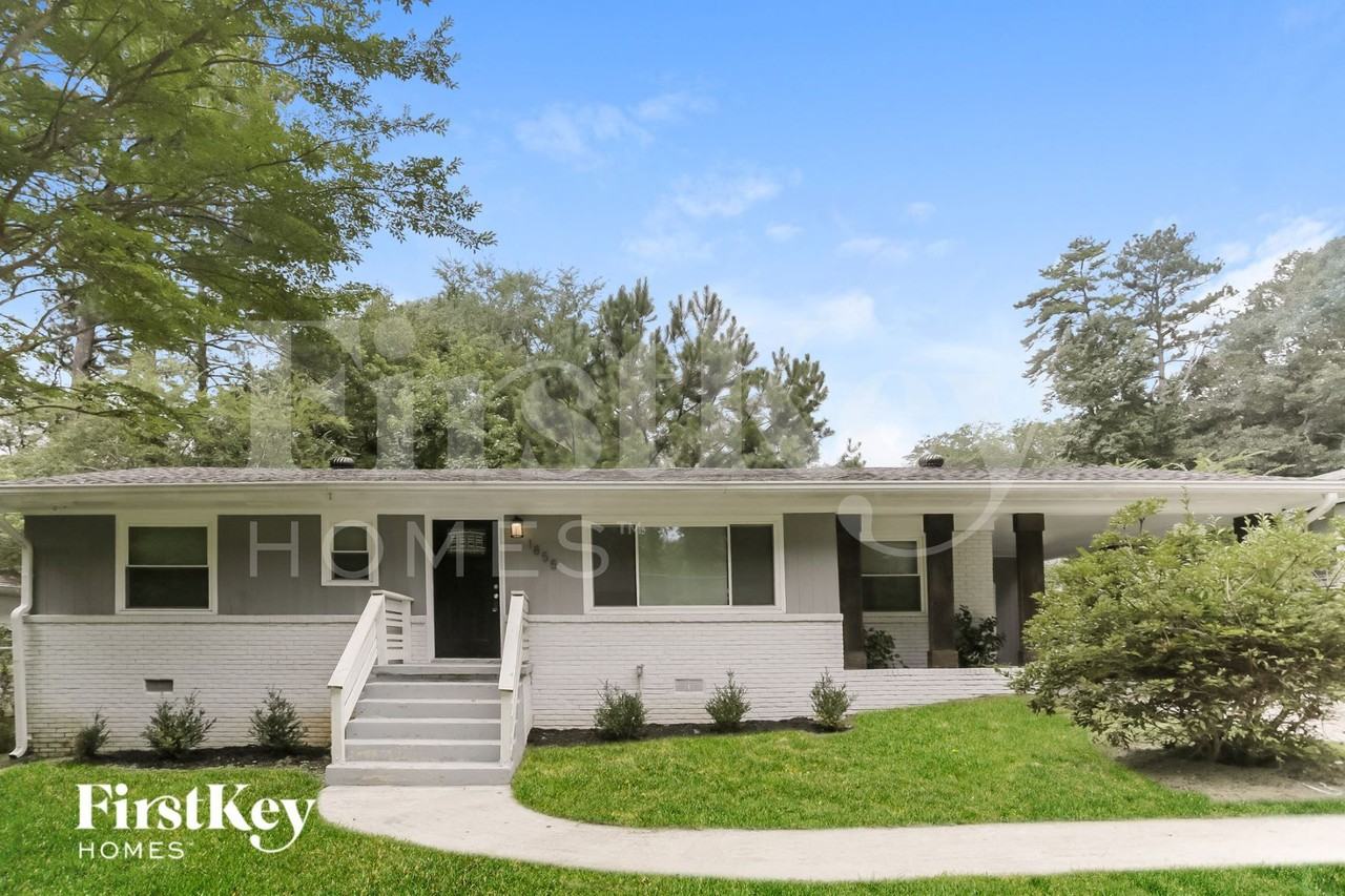 1855 Shamrock Dr - Photo 2 of 15