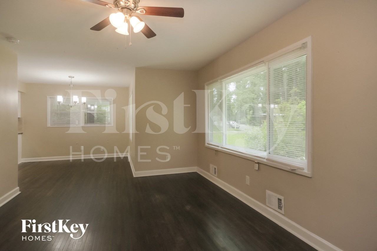 1855 Shamrock Dr - Photo 3 of 15