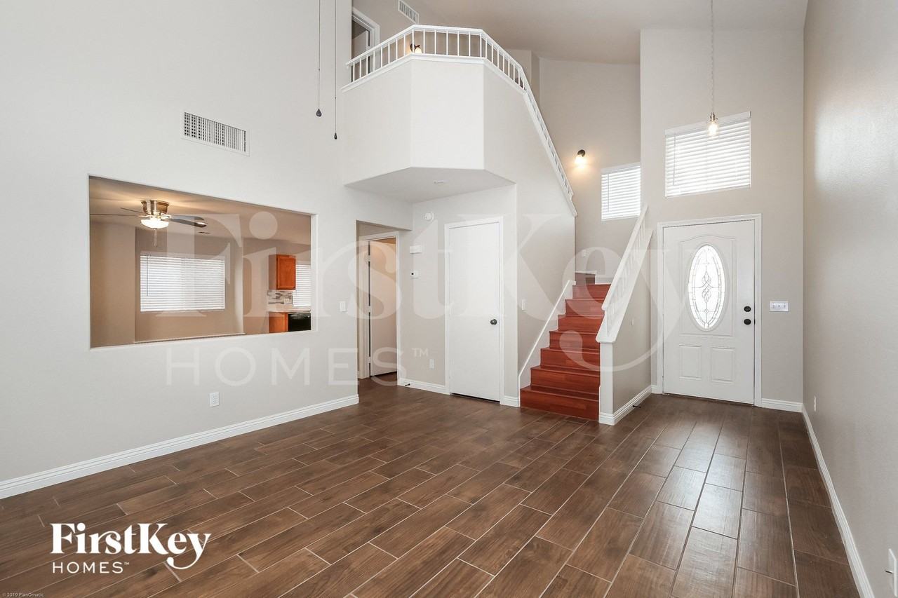 1800 Navajo Lake Way - Photo 3 of 15