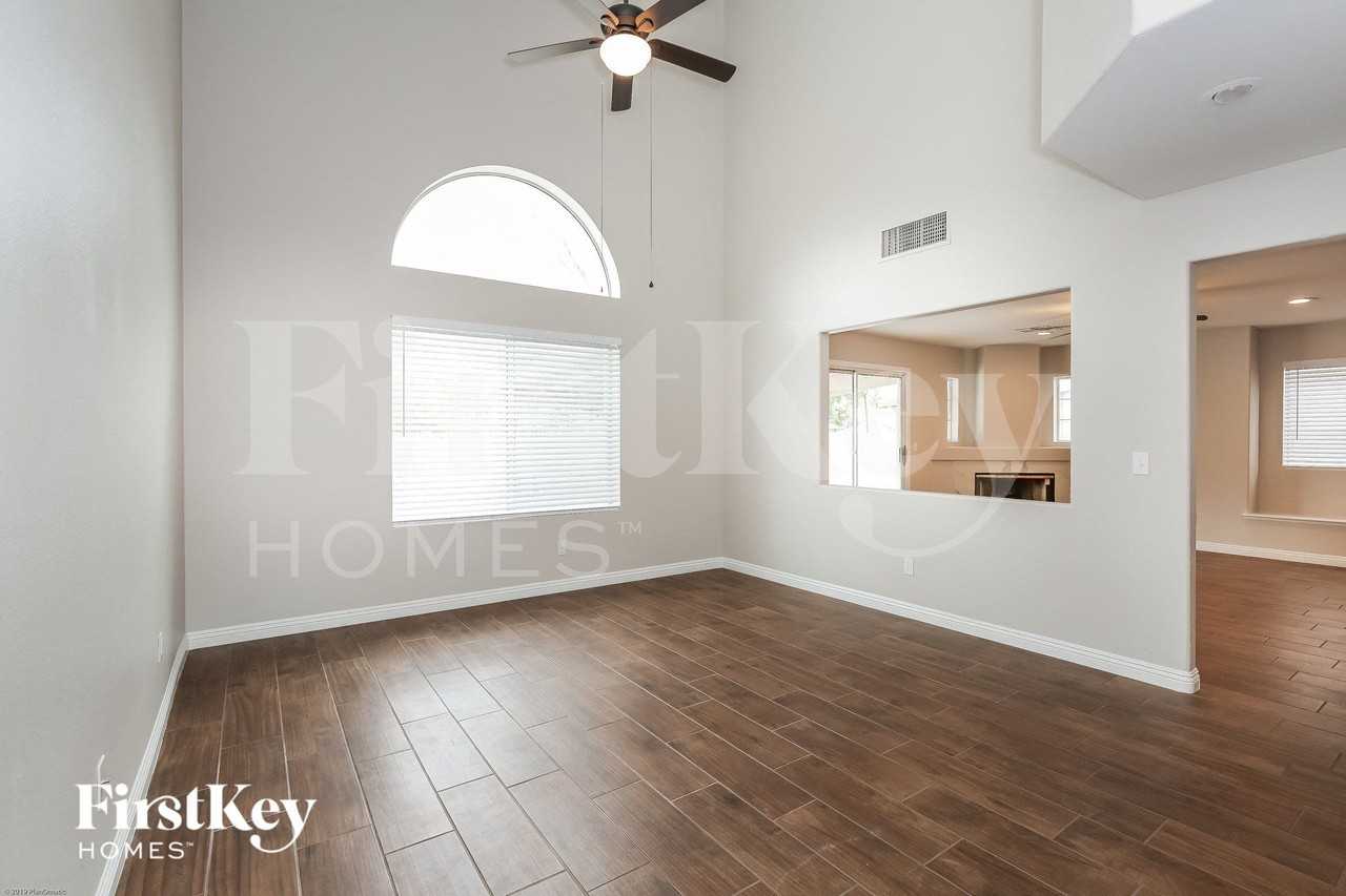 1800 Navajo Lake Way - Photo 4 of 15