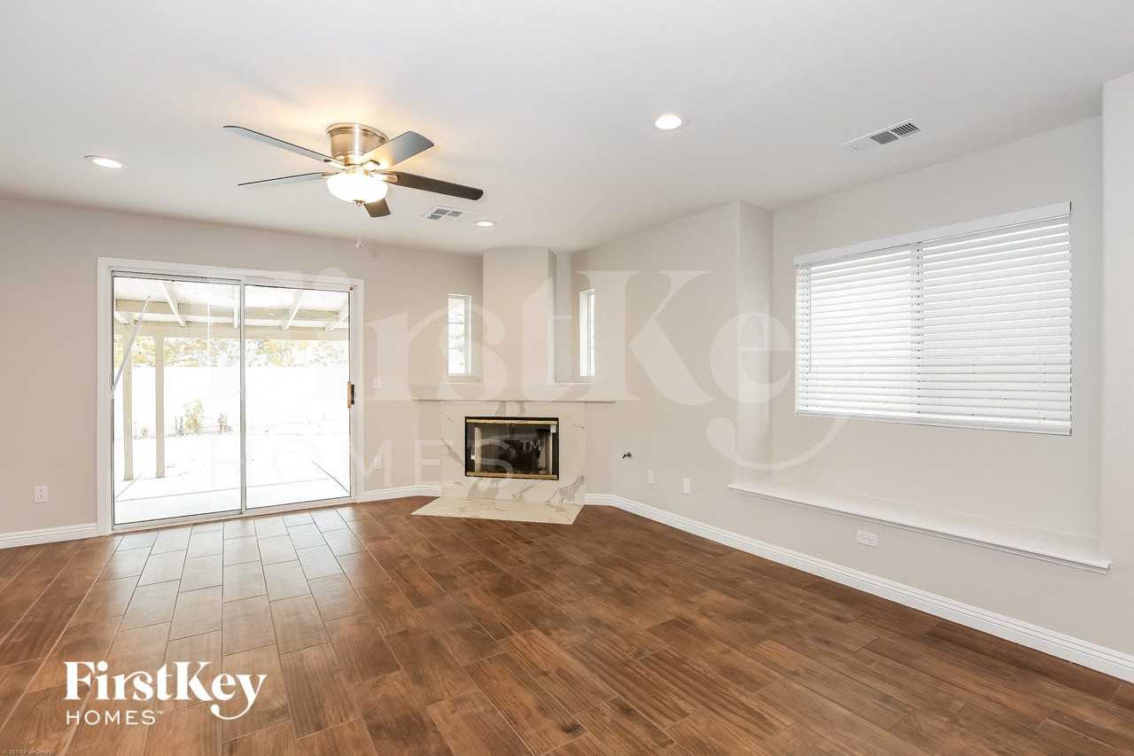 1800 Navajo Lake Way - Photo 5 of 15