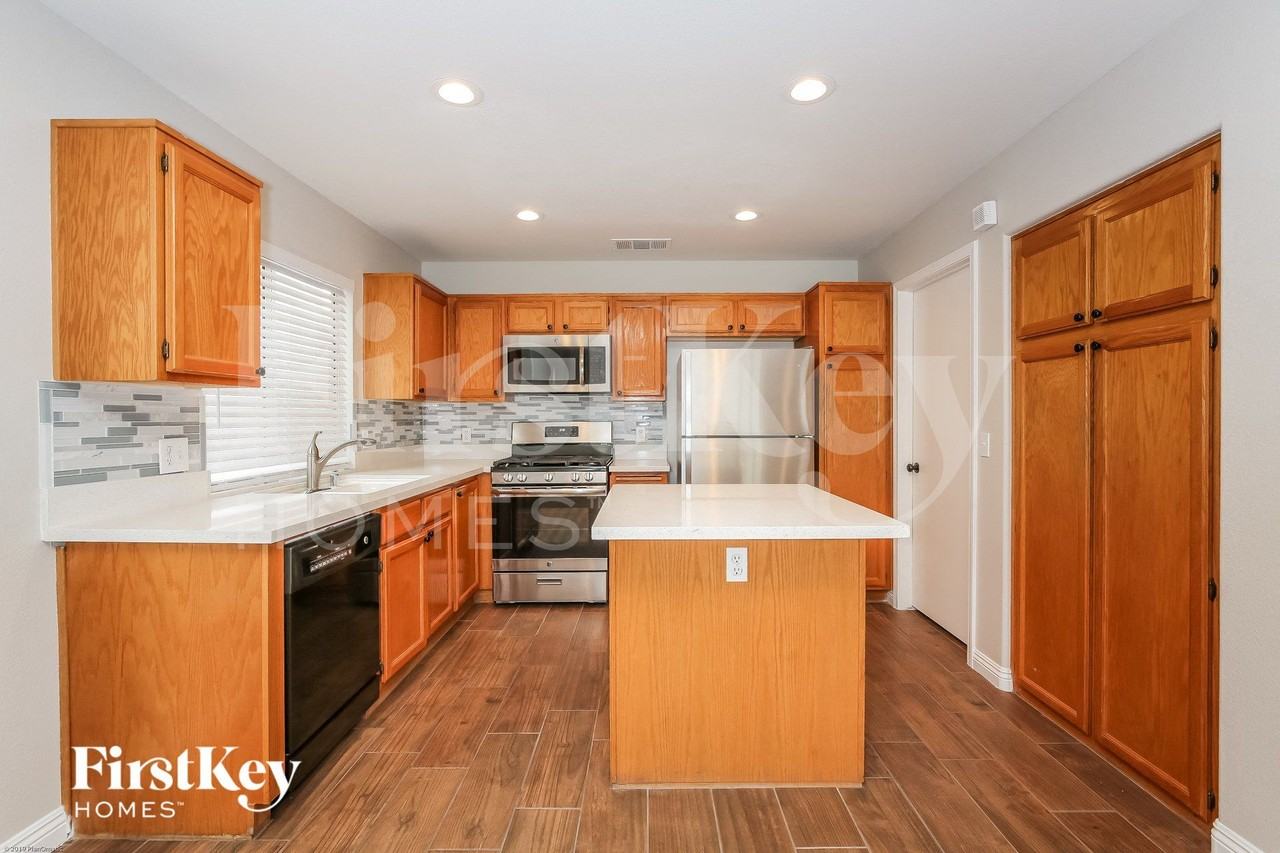 1800 Navajo Lake Way - Photo 6 of 15