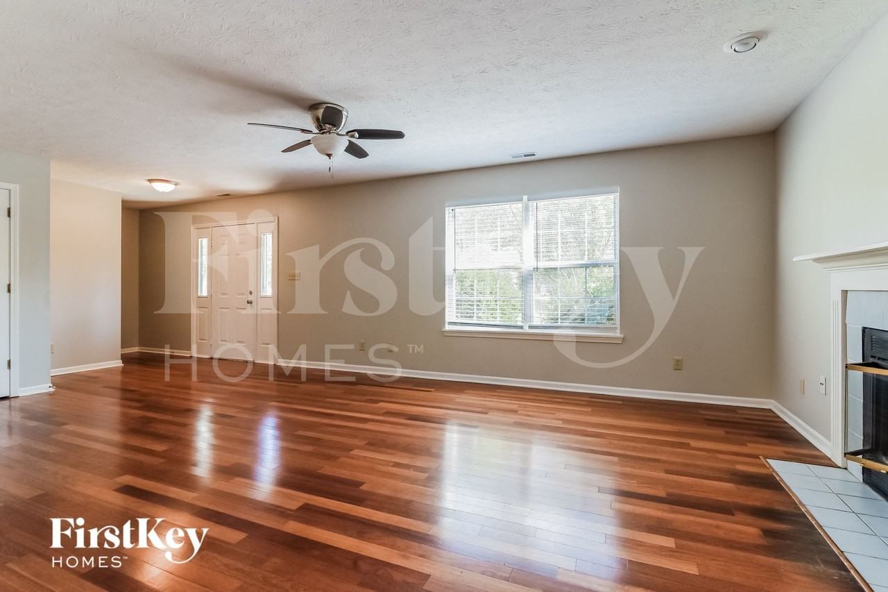 1562 Winding Creek Trl - Photo 4 of 15