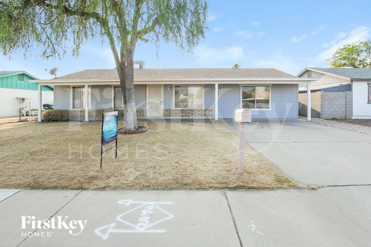 15202 N 38th St - Photo 2 of 15