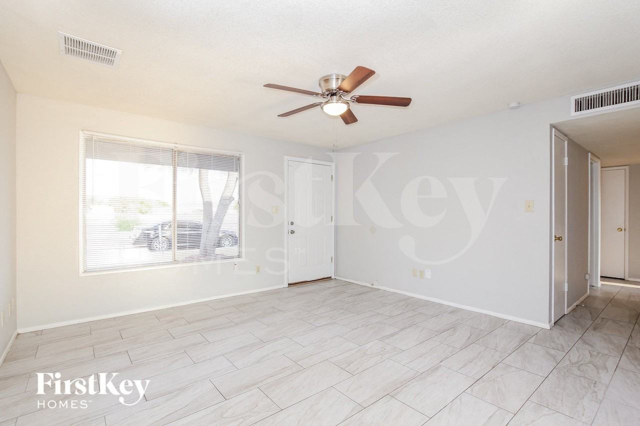 15202 N 38th St - Photo 3 of 15