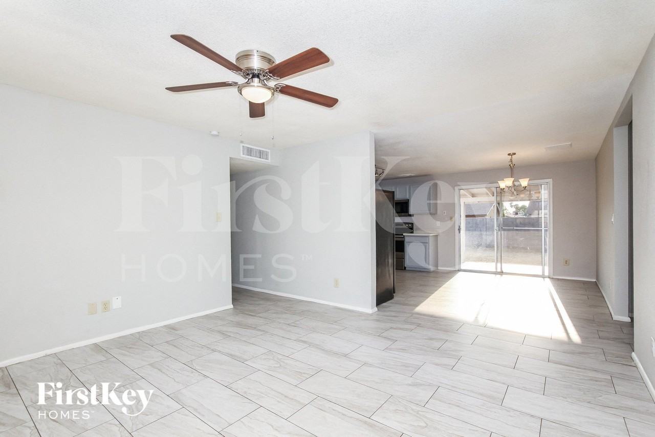 15202 N 38th St - Photo 4 of 15