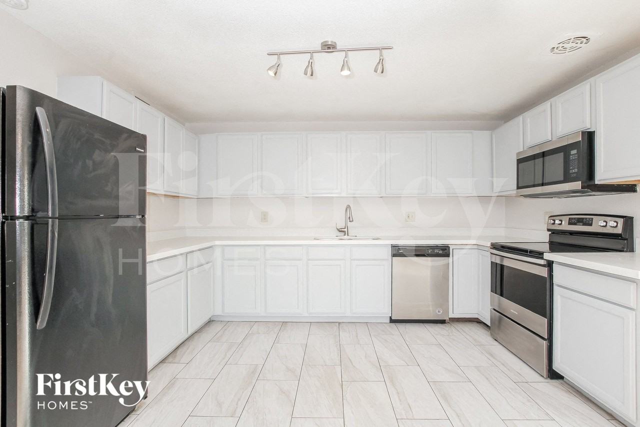 15202 N 38th St - Photo 6 of 15