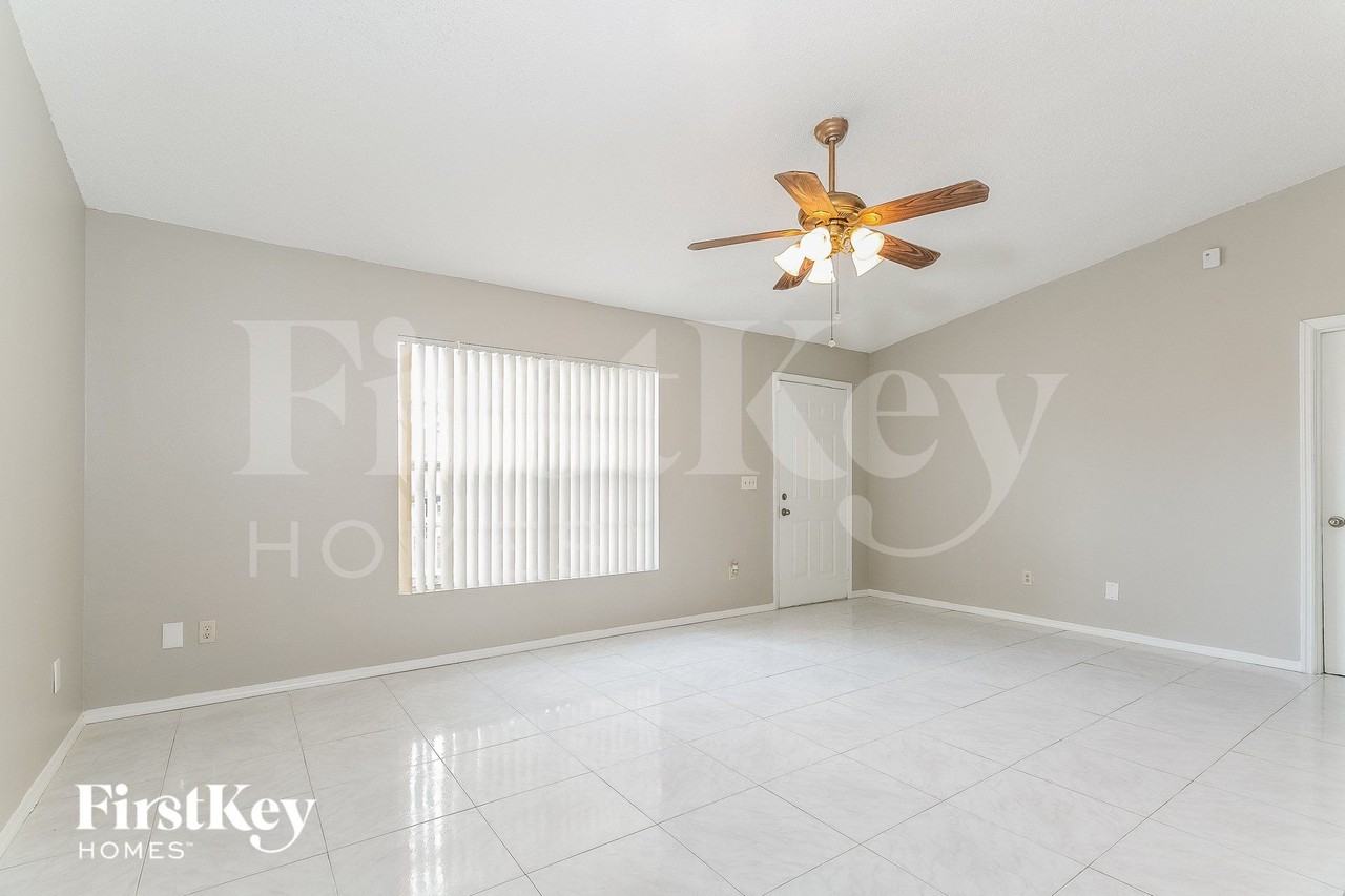 1420 Kissimmee Dr - Photo 3 of 15