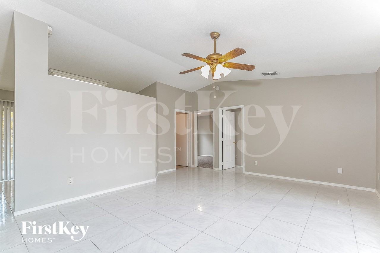 1420 Kissimmee Dr - Photo 4 of 15