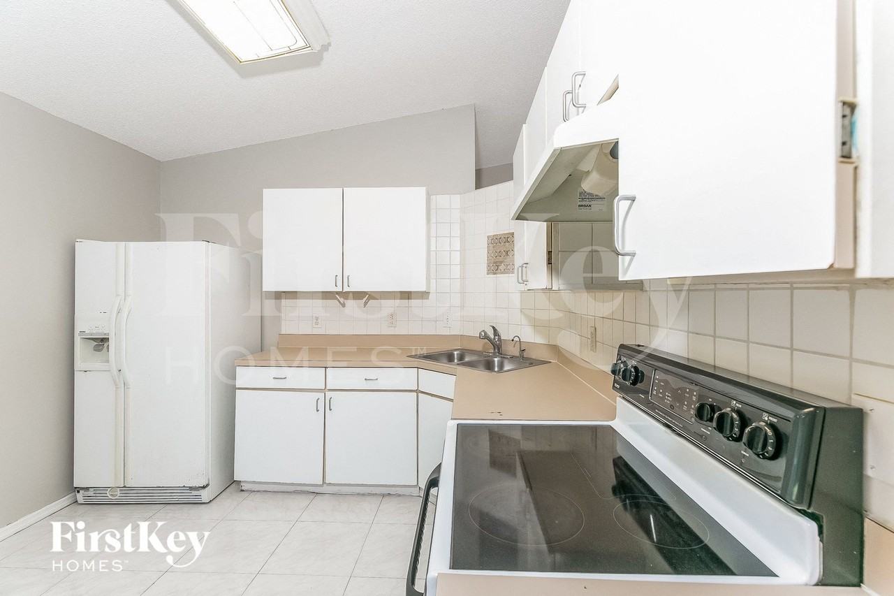 1420 Kissimmee Dr - Photo 6 of 15