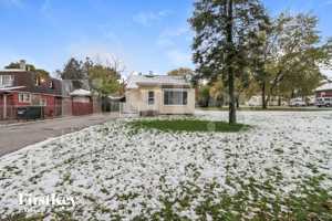 featured image of 1369 Hinman St