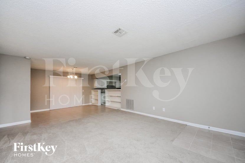 124 Hampden Rd - Photo 2 of 15