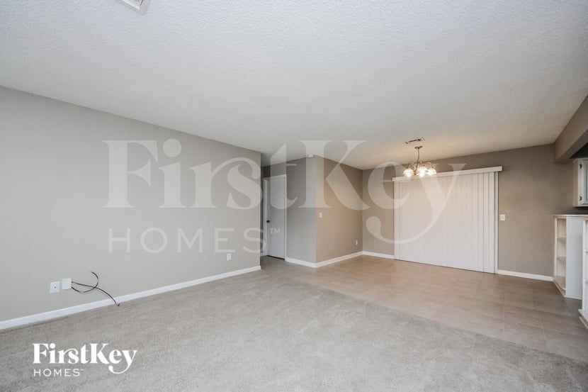 124 Hampden Rd - Photo 3 of 15