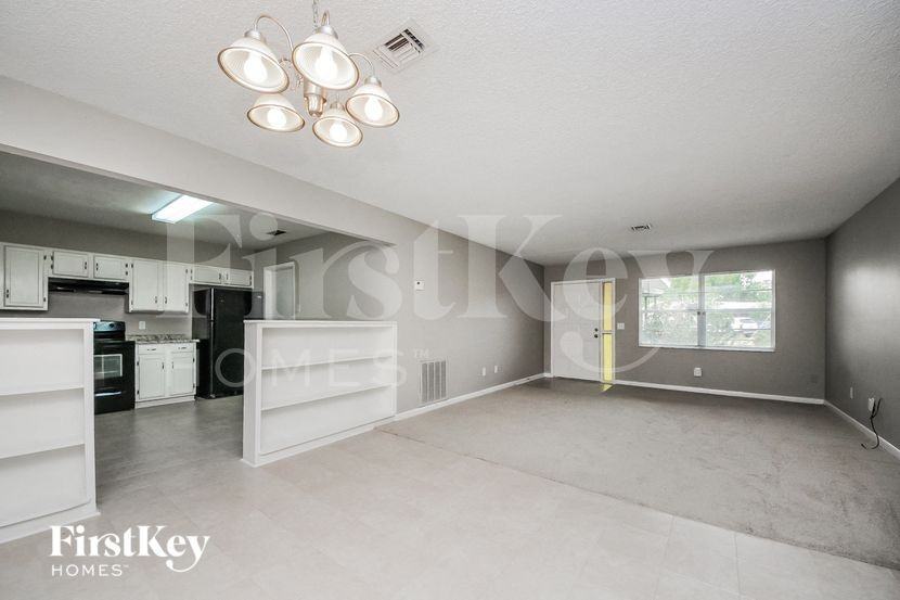 124 Hampden Rd - Photo 5 of 15