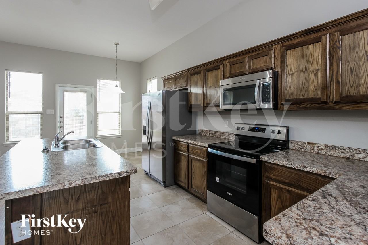 1215 Jewell Ln - Photo 5 of 16