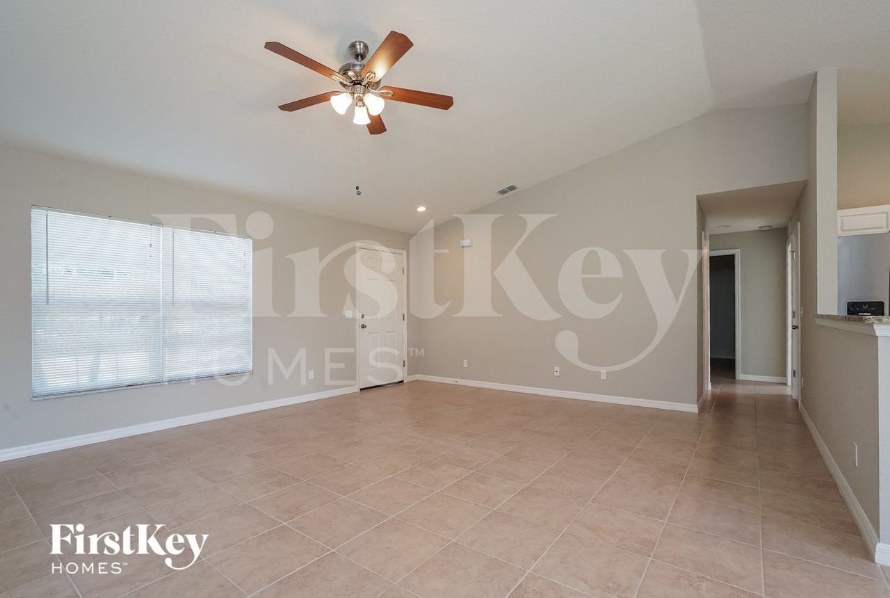 12087 Helios Ave - Photo 4 of 15