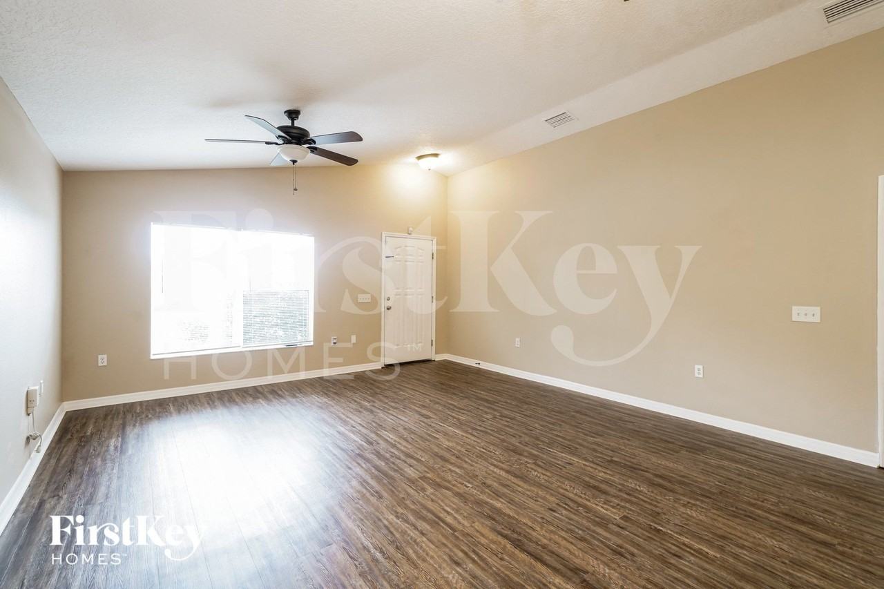 1104 Old Mossy Ct - Photo 3 of 15