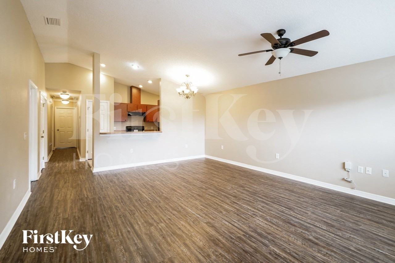 1104 Old Mossy Ct - Photo 4 of 15