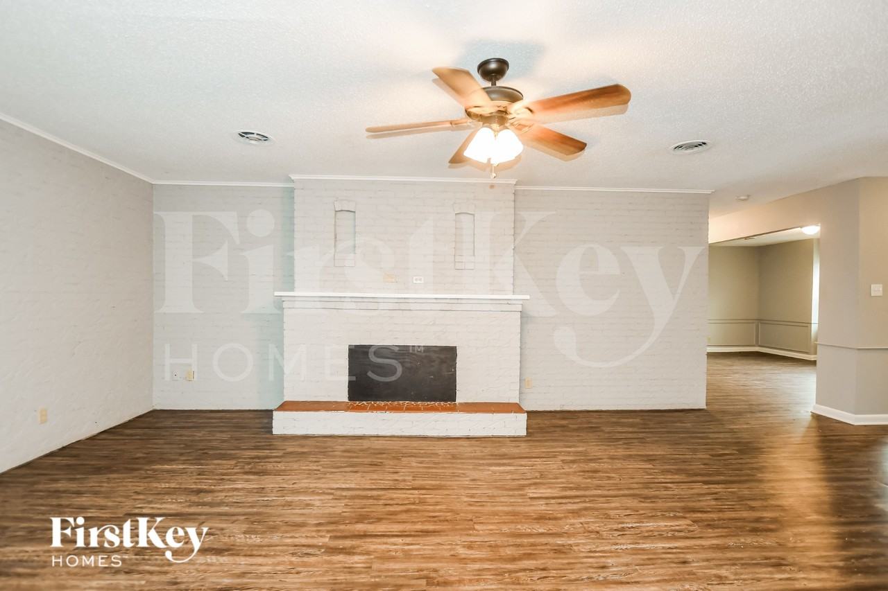 1020 Mary Dr - Photo 2 of 15