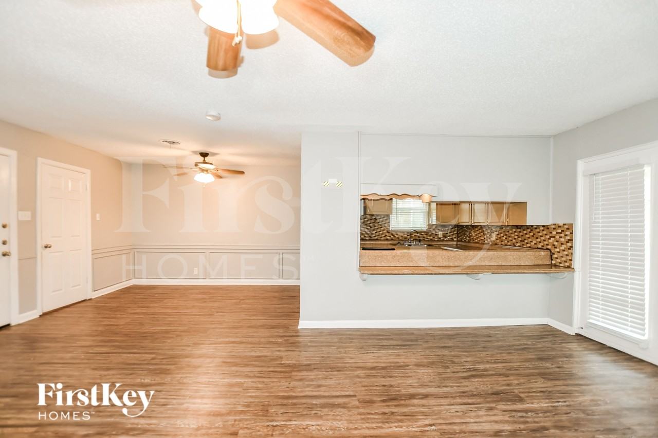 1020 Mary Dr - Photo 5 of 15