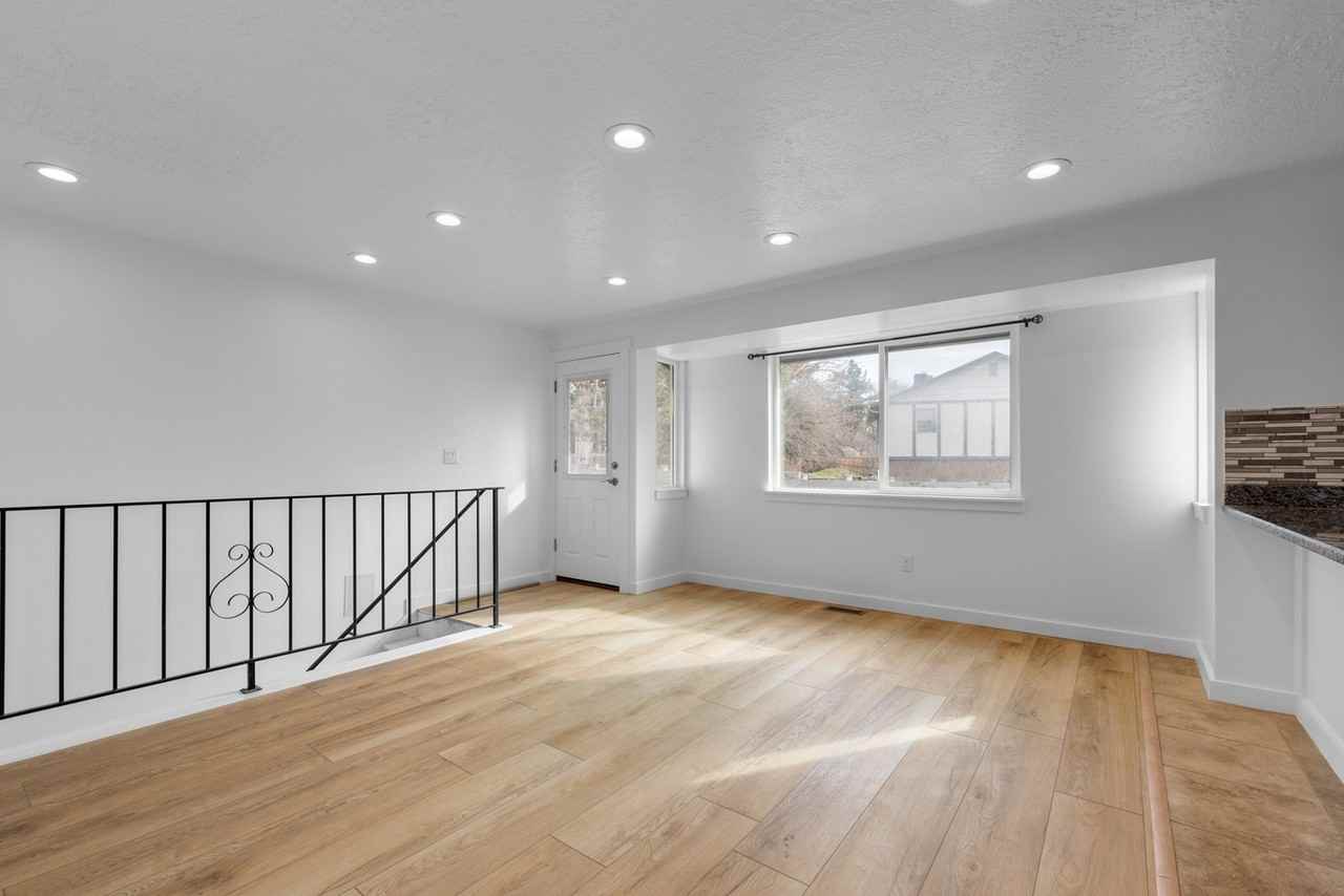 918 E Lazon Dr - Photo 3 of 40