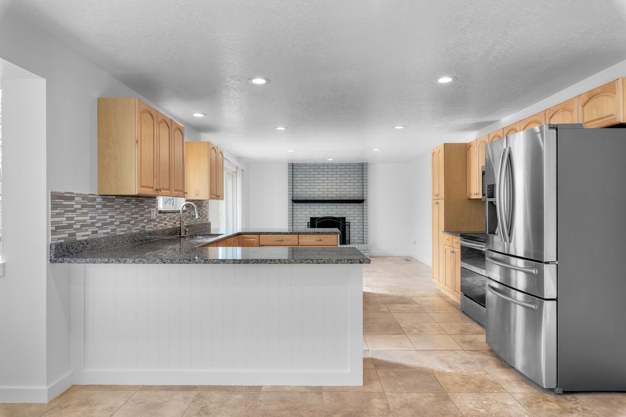 918 E Lazon Dr - Photo 5 of 40