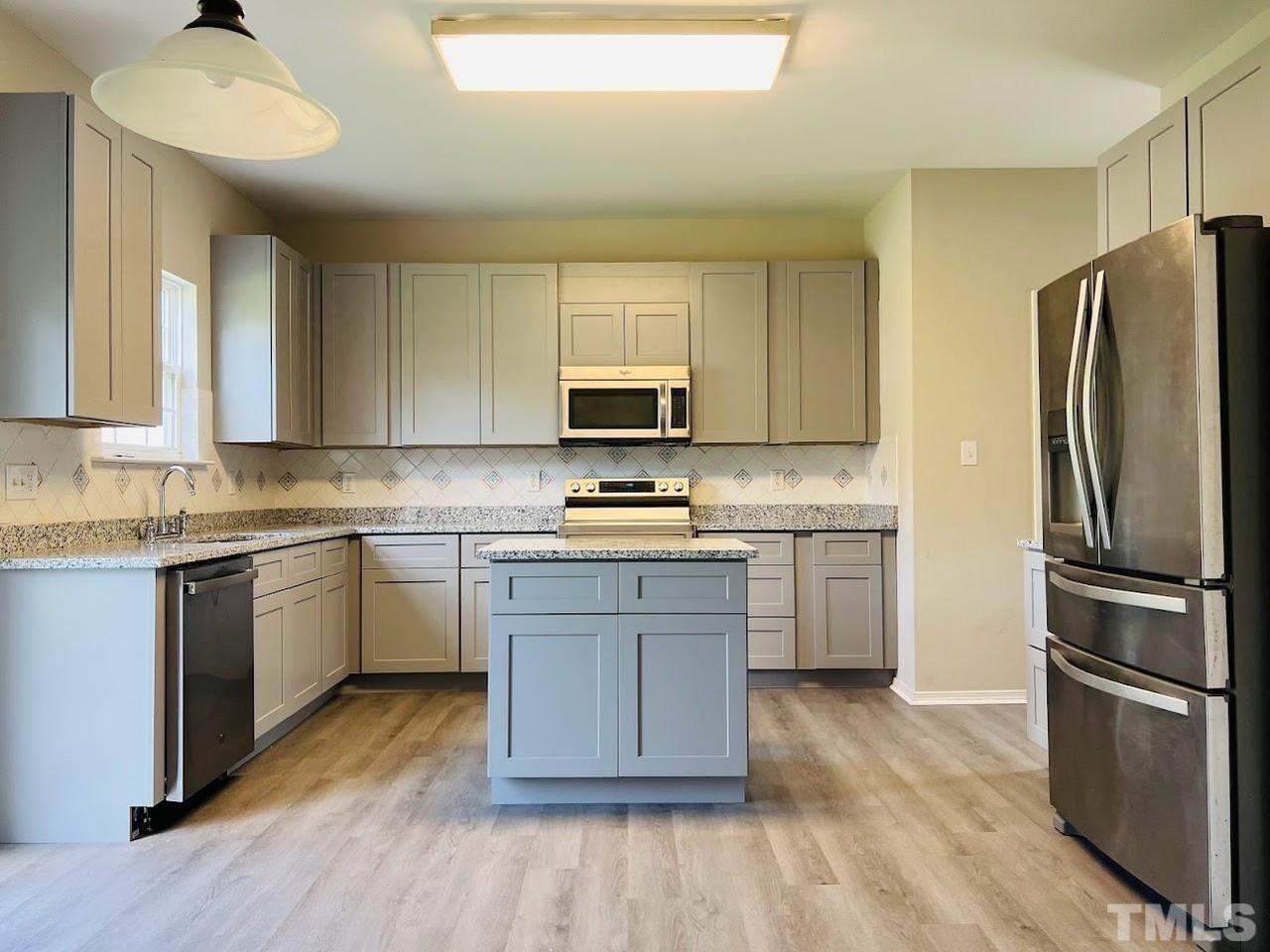 402 Treybrooke Dr - Photo 2 of 19