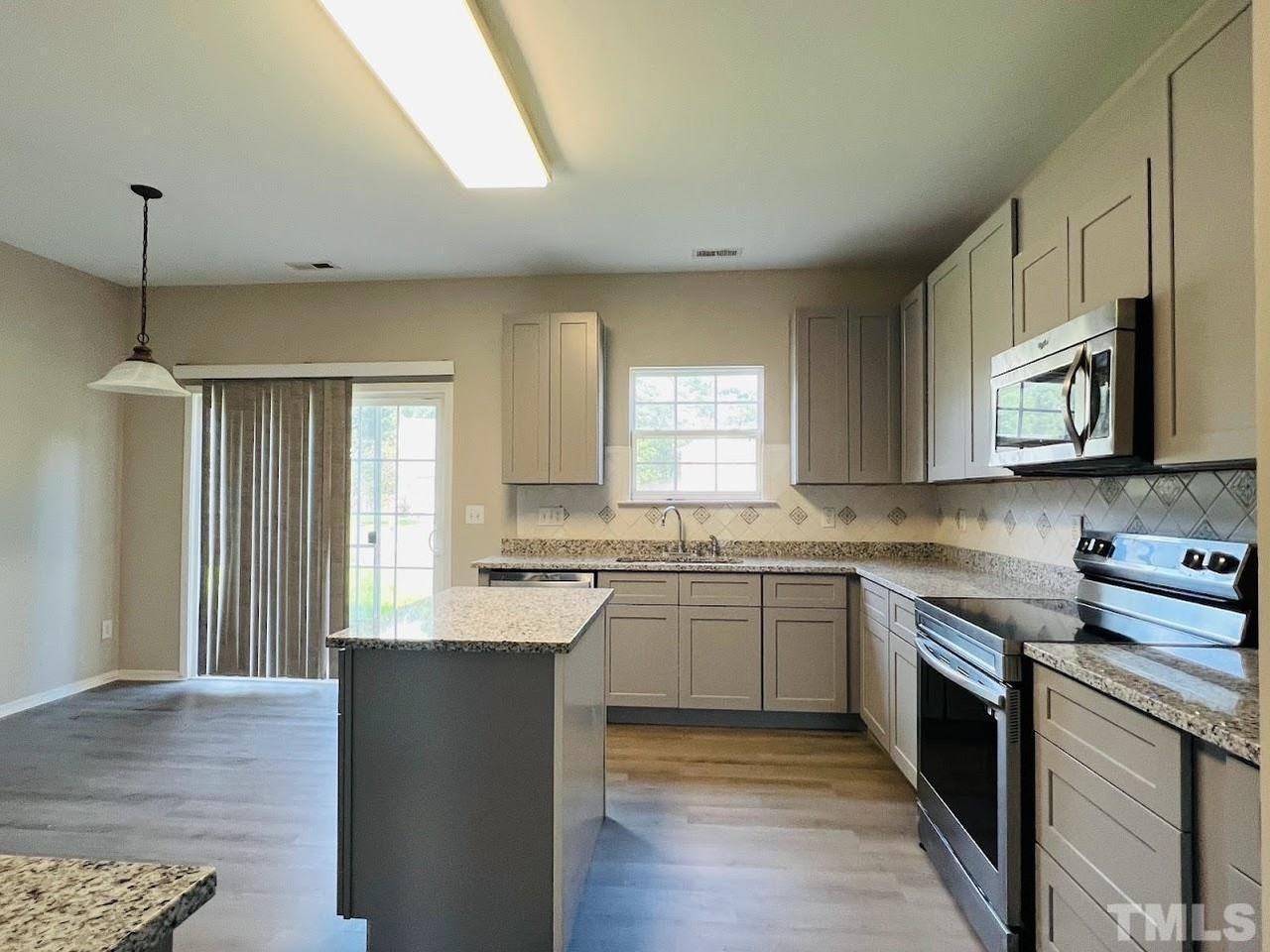 402 Treybrooke Dr - Photo 3 of 19