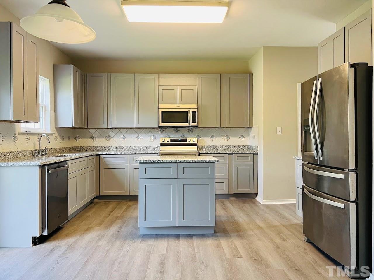 402 Treybrooke Dr - Photo 4 of 19