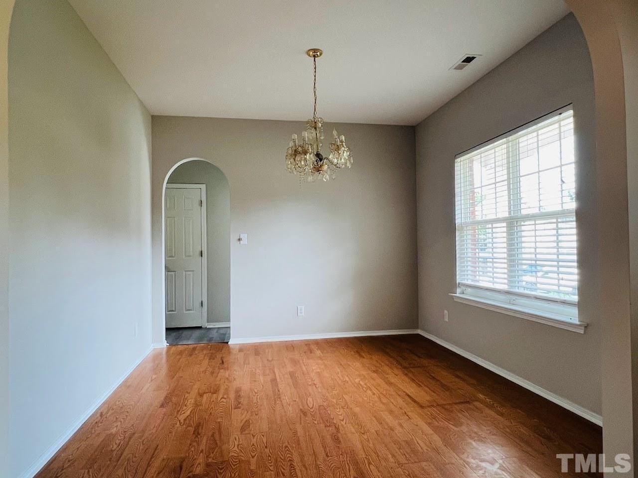 402 Treybrooke Dr - Photo 6 of 19