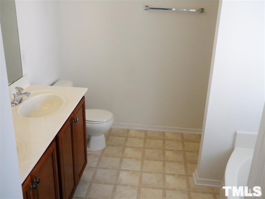 402 Treybrooke Dr - Photo 7 of 19