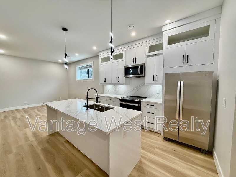 1667 Highland Dr N - Photo 3 of 37