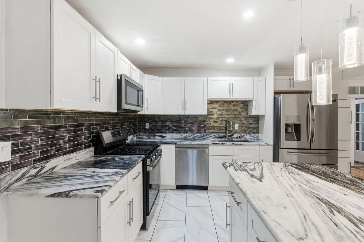 16 Floyd St - Photo 3 of 23