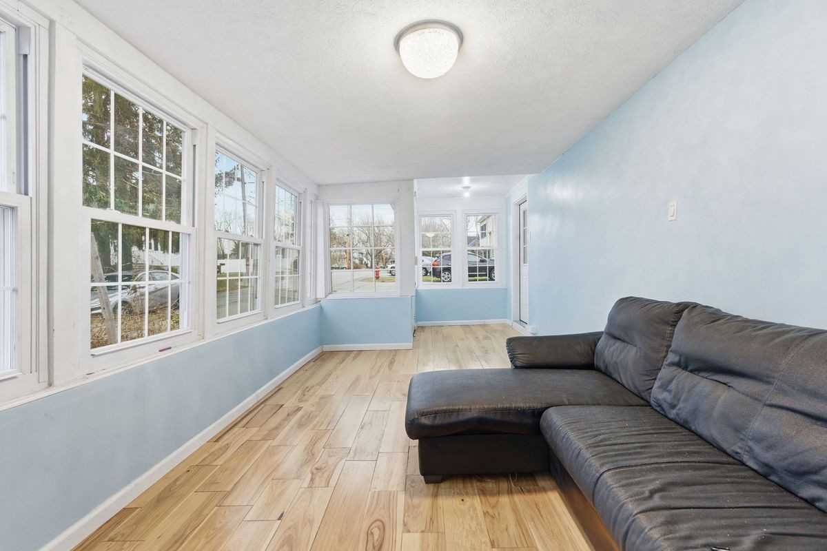 16 Floyd St - Photo 5 of 23