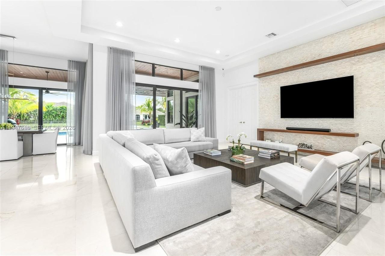 10220 Sweet Bay Ct - Photo 6 of 48