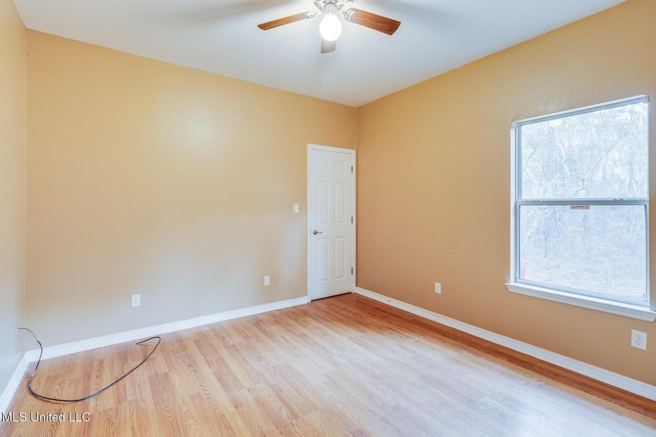 6085 W Bolivar St - Photo 4 of 15