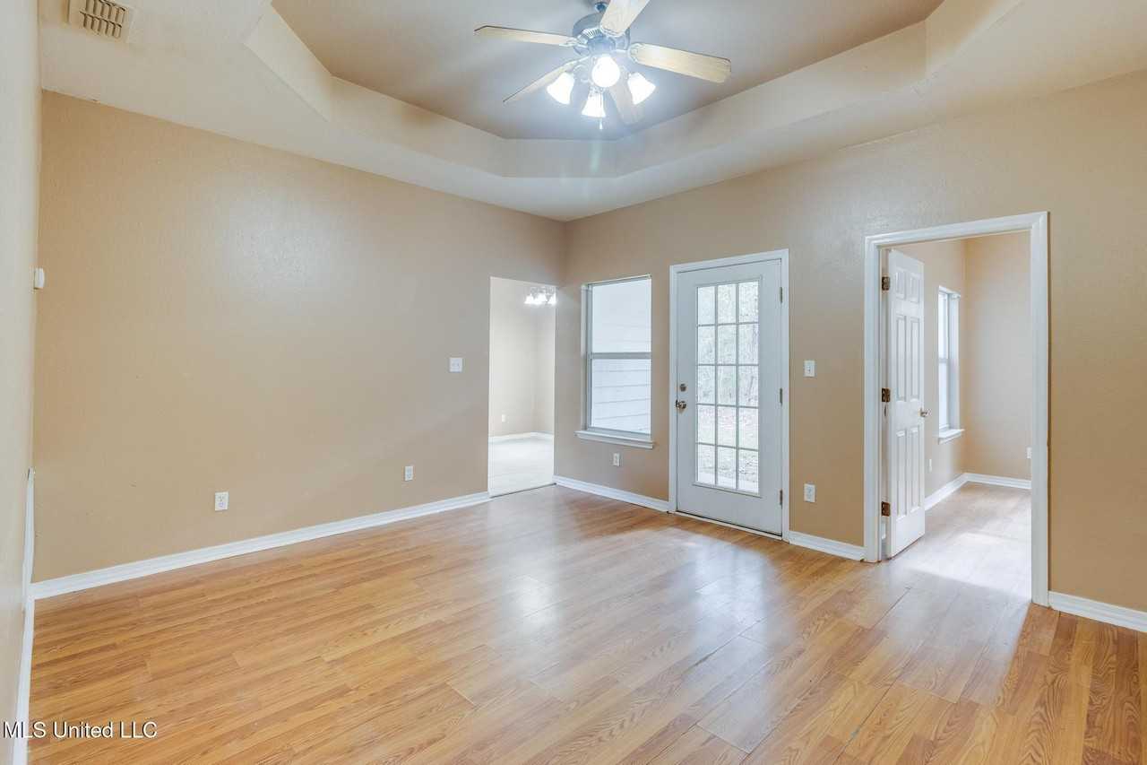 6085 W Bolivar St - Photo 5 of 15