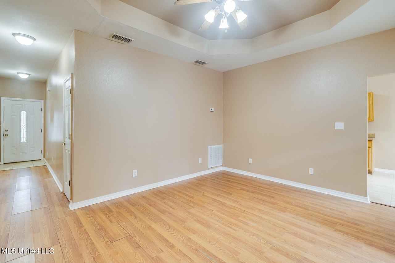 6085 W Bolivar St - Photo 6 of 15