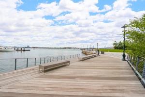 featured image of 300 Pierblvd