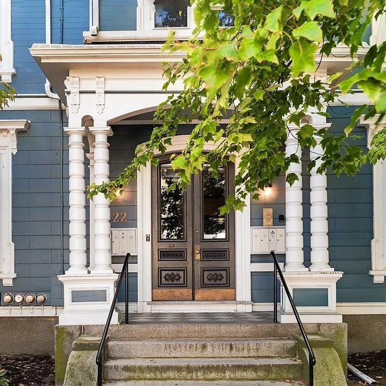 22 Bigelow St - Photo 4 of 16