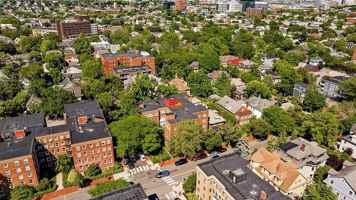 featured image of 393 Broadway